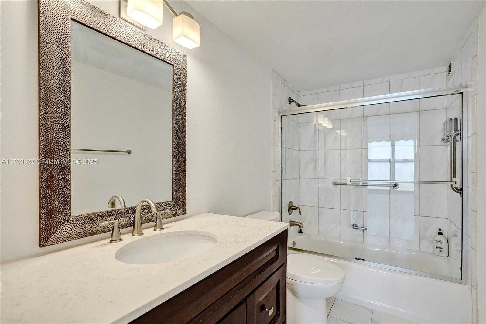 Small Image of 2500 PARKVIEW DR #1811, Hallandale Beach Number 4