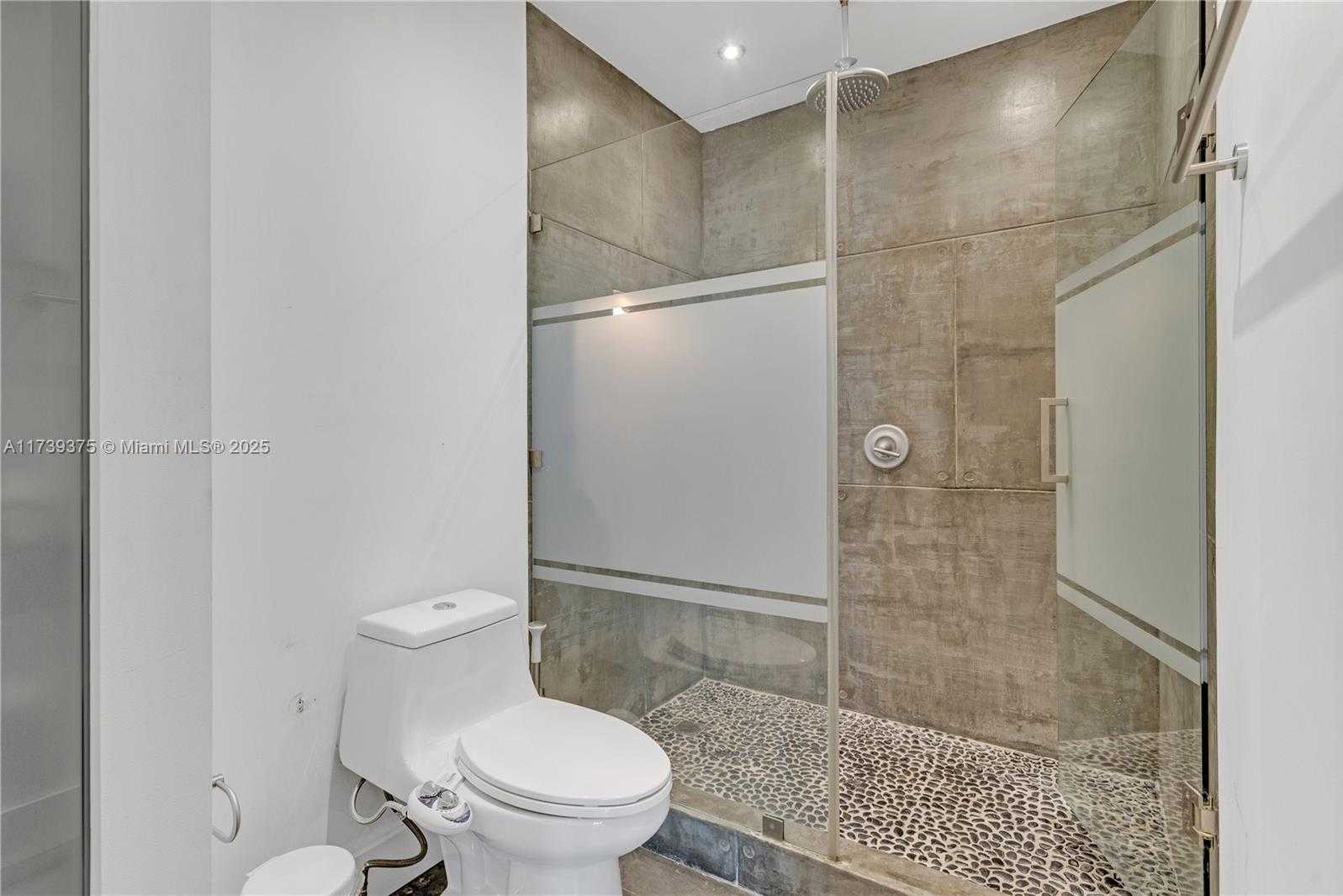 Small Image of 690 SOUTH WEST 1ST CT #PHI13, Miami Number 24