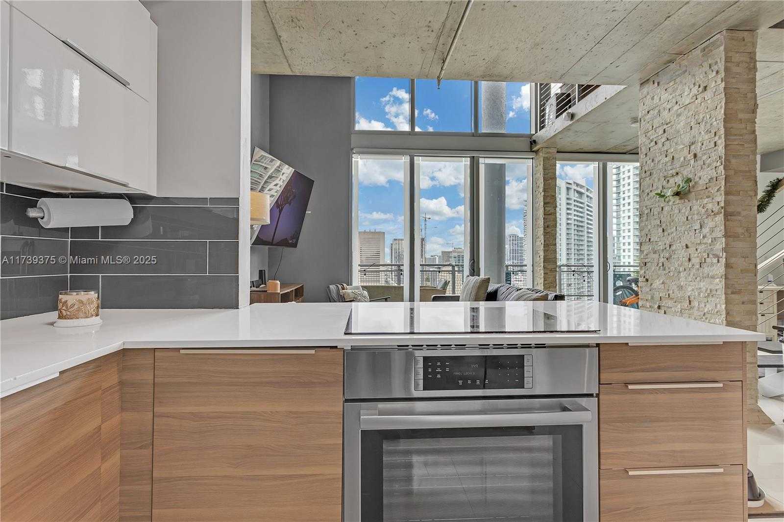 Small Image of 690 SOUTH WEST 1ST CT #PHI13, Miami Number 8