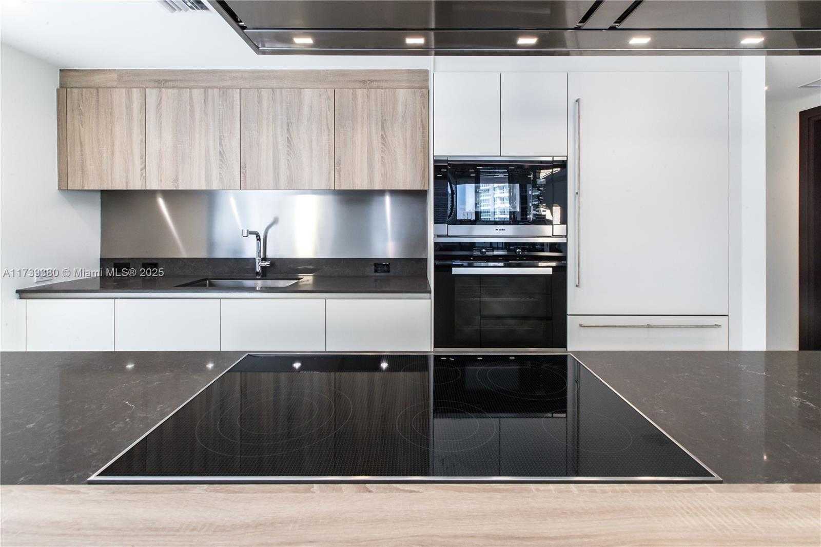 Small Image of 1000 BRICKELL PLZ #2615, Miami Number 17