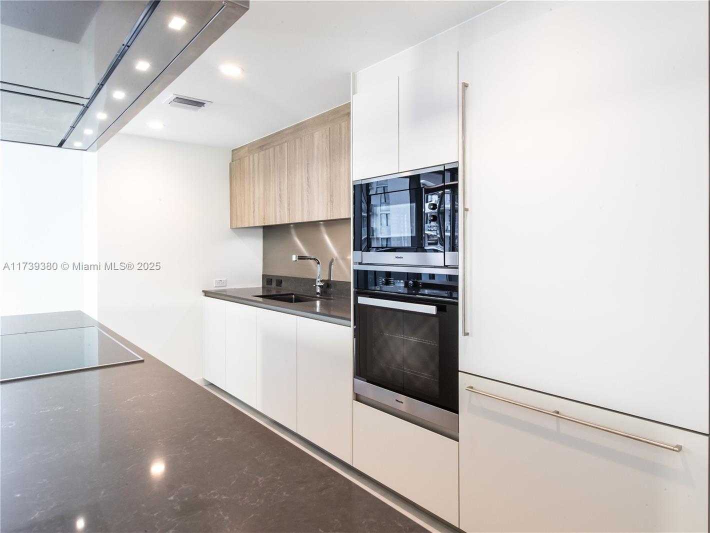 Small Image of 1000 BRICKELL PLZ #2615, Miami Number 22