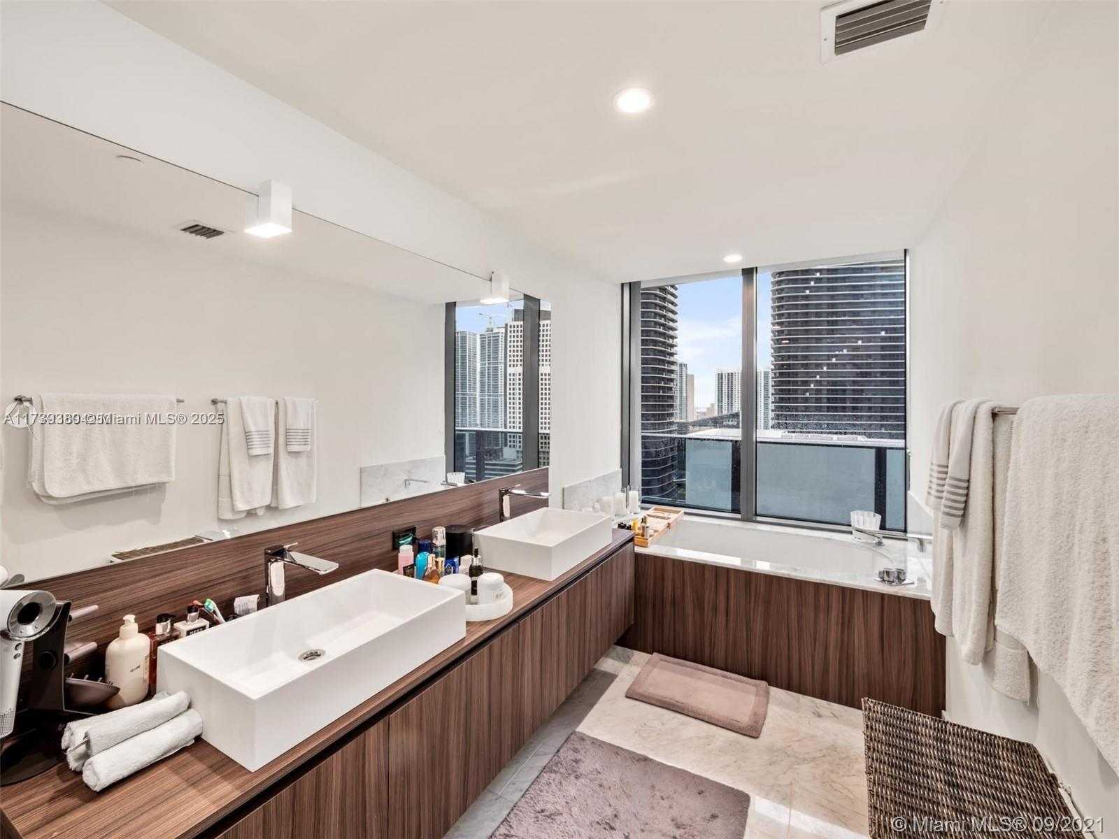 Small Image of 1000 BRICKELL PLZ #2615, Miami Number 26
