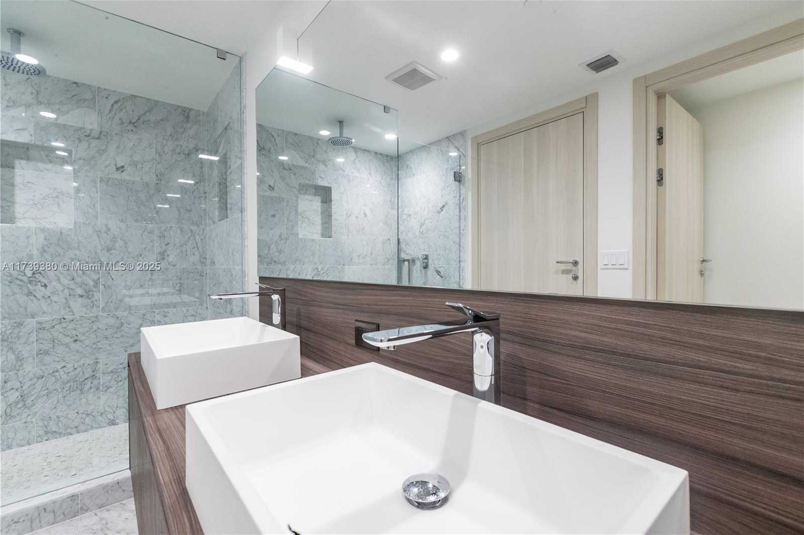 Small Image of 1000 BRICKELL PLZ #2615, Miami Number 29