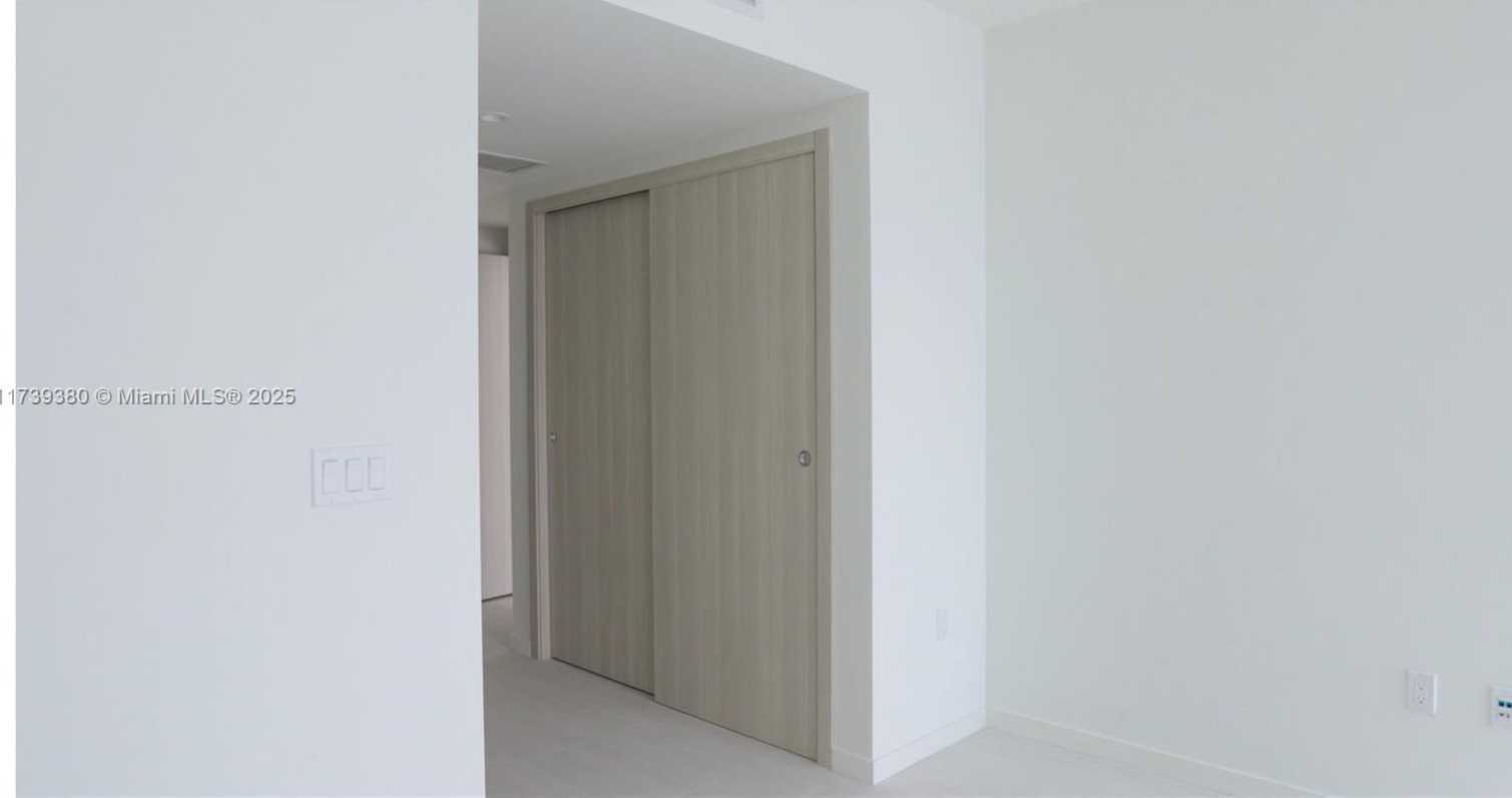 Small Image of 1000 BRICKELL PLZ #2615, Miami Number 39
