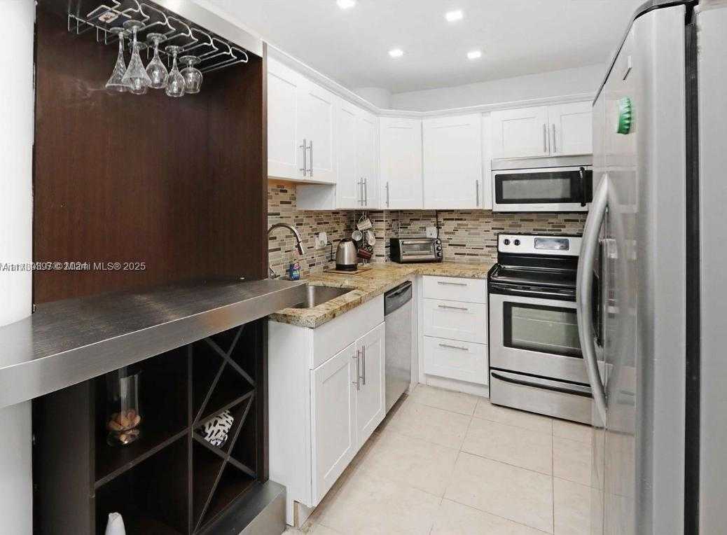 Small Image of 5005 COLLINS AVE #1212, Miami Beach Number 13