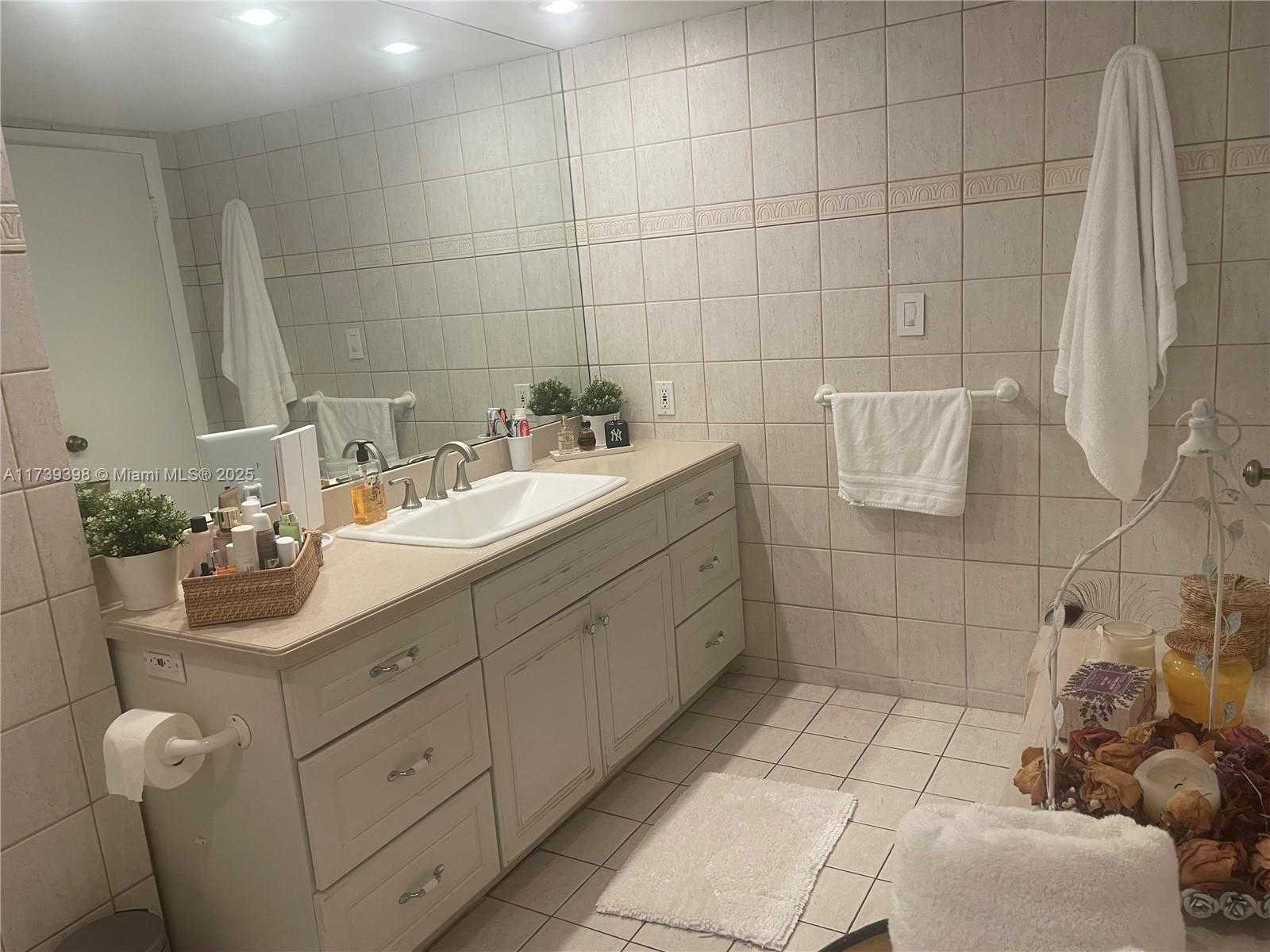Small Image of 1121 CRANDON BLVD #D404, Key Biscayne Number 18