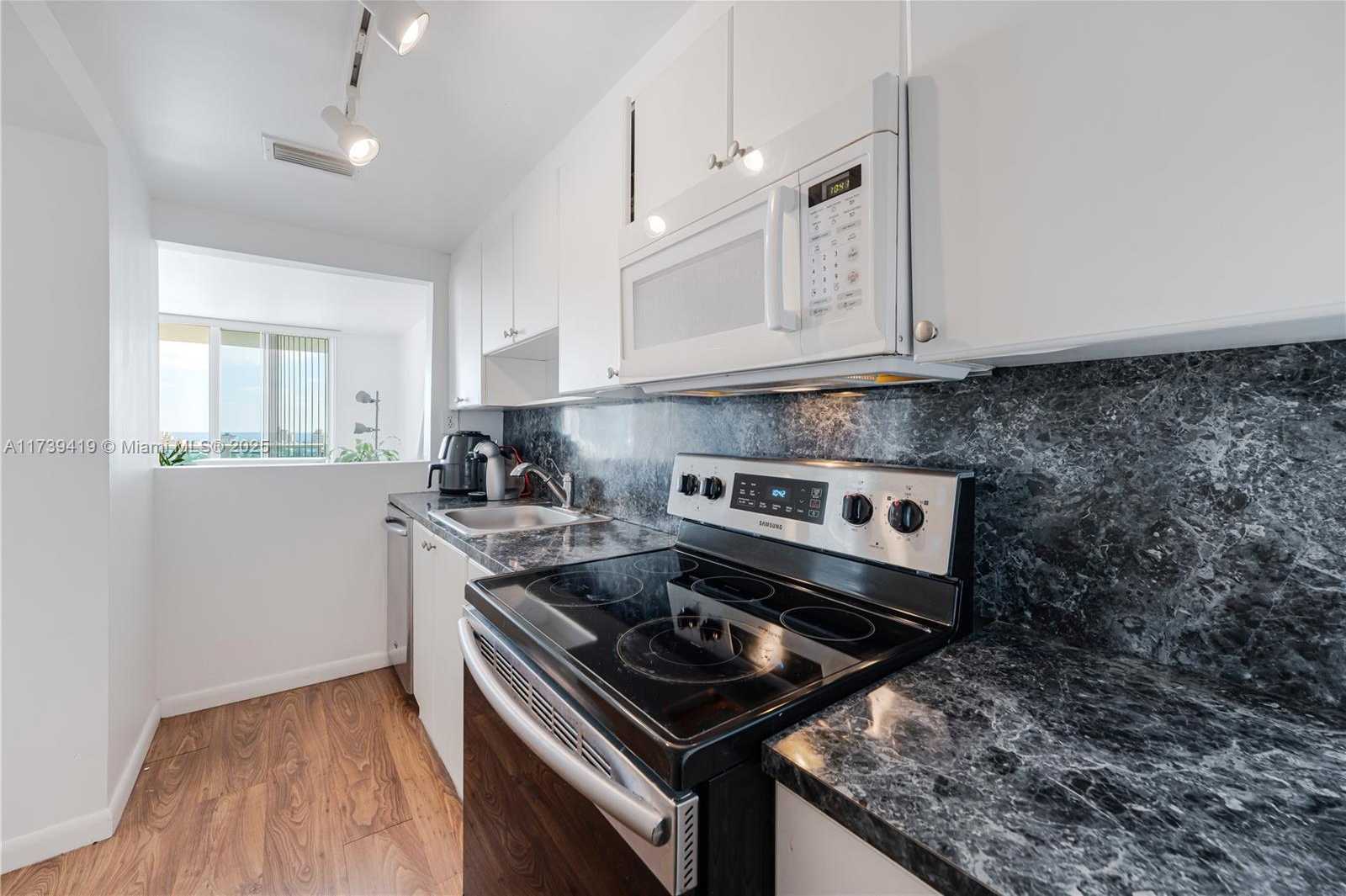 Small Image of 1200 WEST AVE #1511, Miami Beach Number 10
