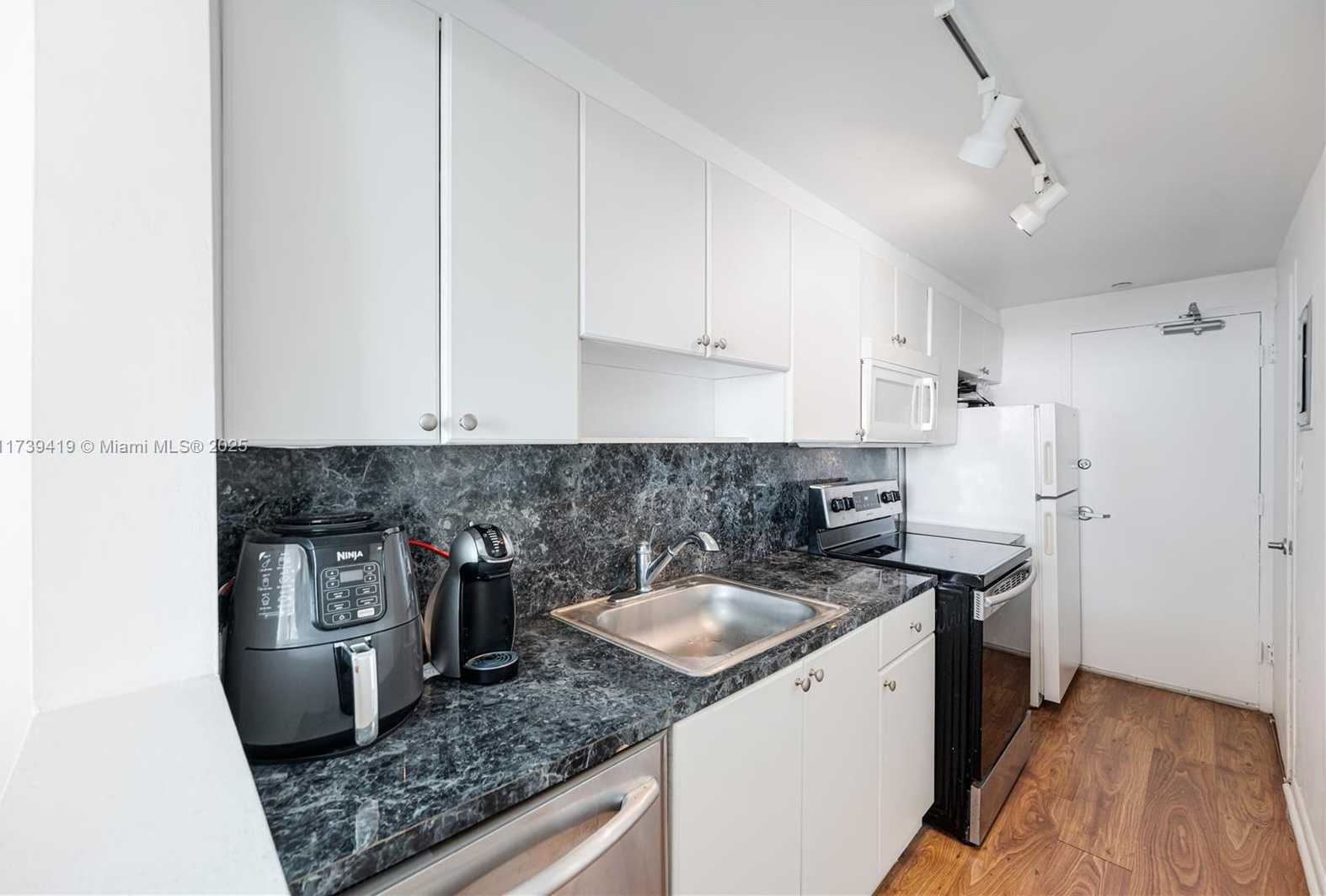 Small Image of 1200 WEST AVE #1511, Miami Beach Number 11