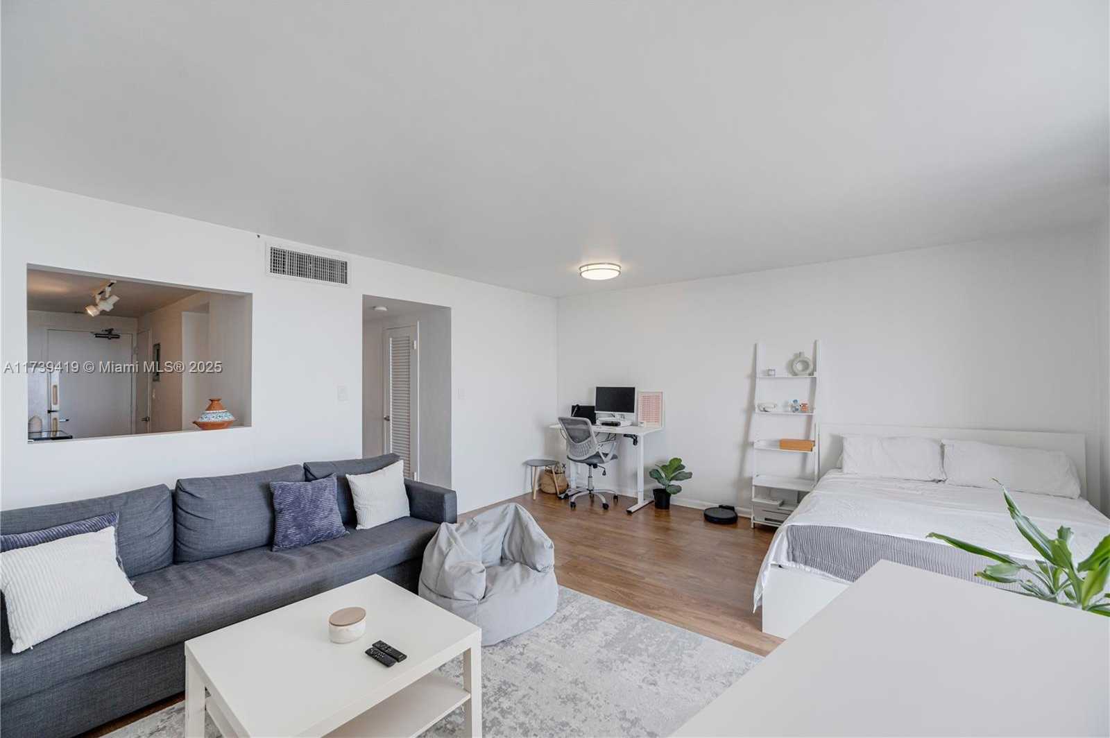 Small Image of 1200 WEST AVE #1511, Miami Beach Number 4