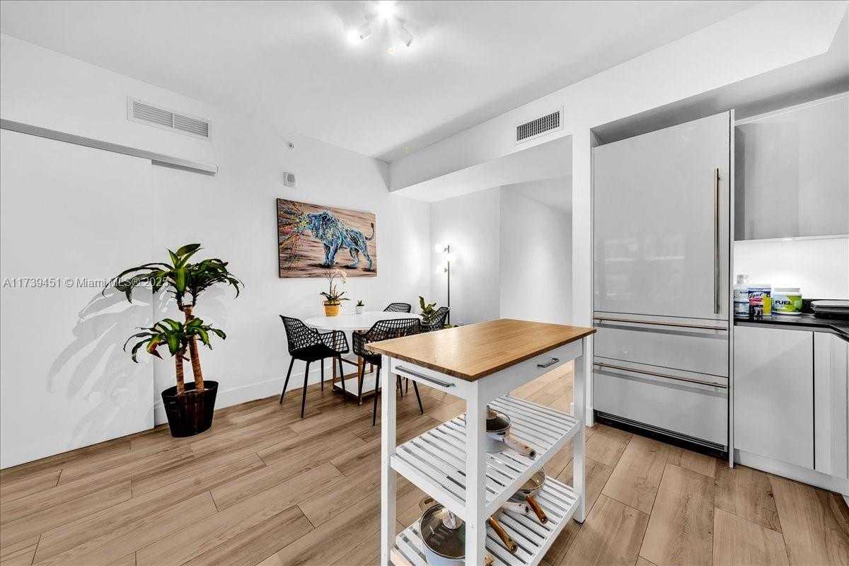 Small Image of 1010 BRICKELL AVE #2208, Miami Number 12