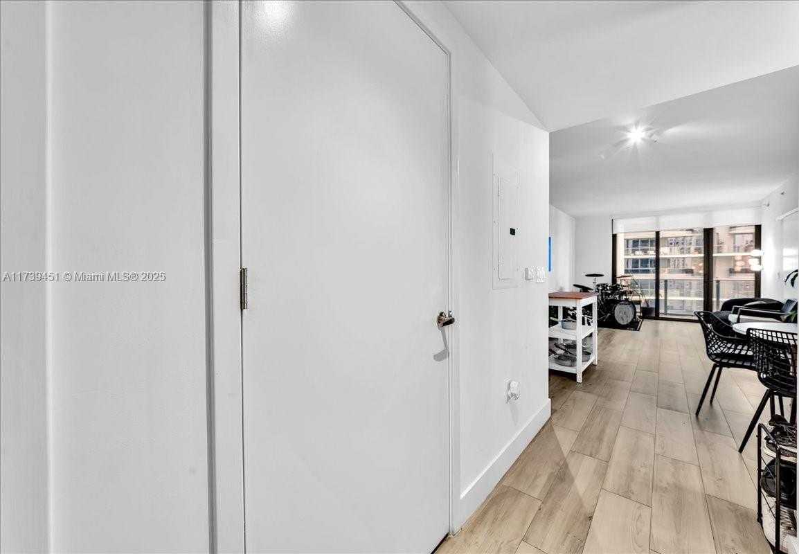 Small Image of 1010 BRICKELL AVE #2208, Miami Number 15