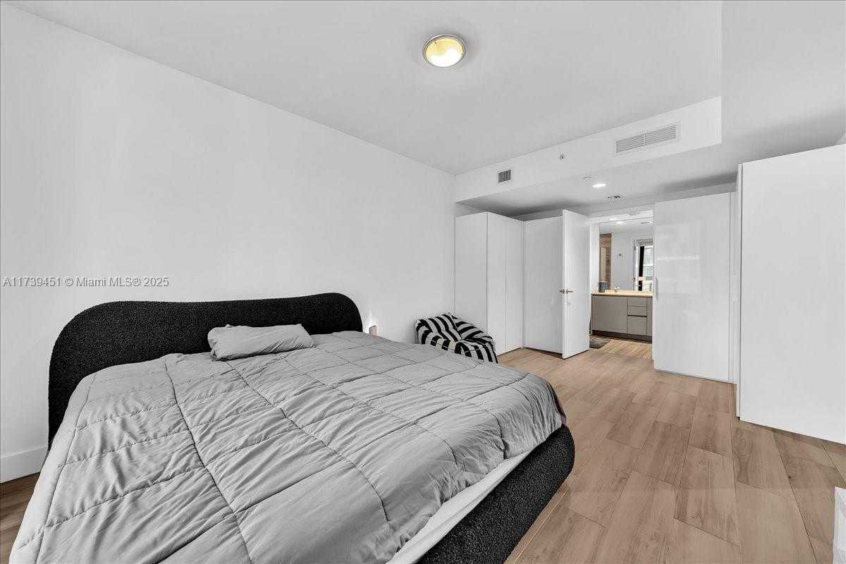 Small Image of 1010 BRICKELL AVE #2208, Miami Number 16