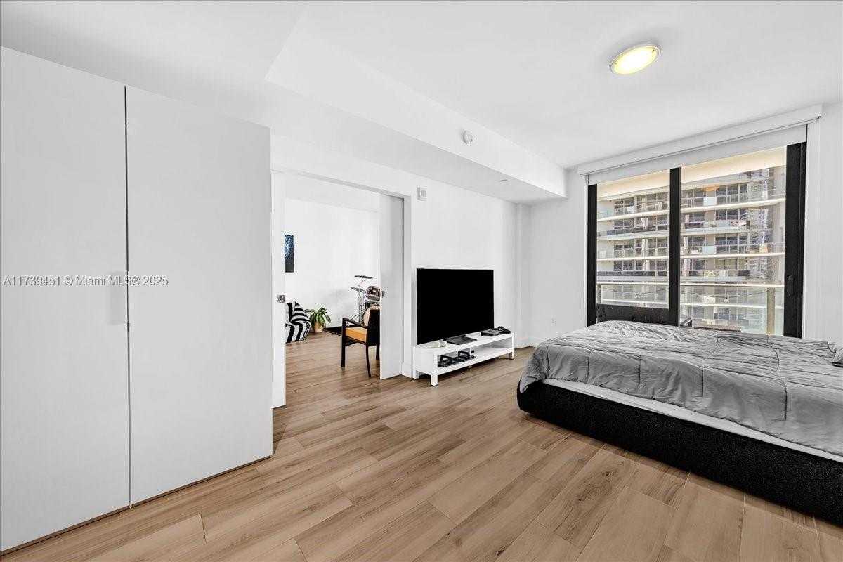 Small Image of 1010 BRICKELL AVE #2208, Miami Number 19