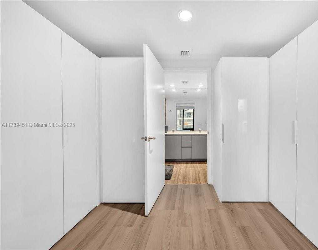 Small Image of 1010 BRICKELL AVE #2208, Miami Number 20
