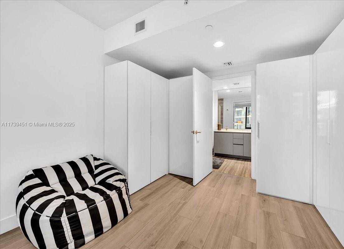 Small Image of 1010 BRICKELL AVE #2208, Miami Number 21