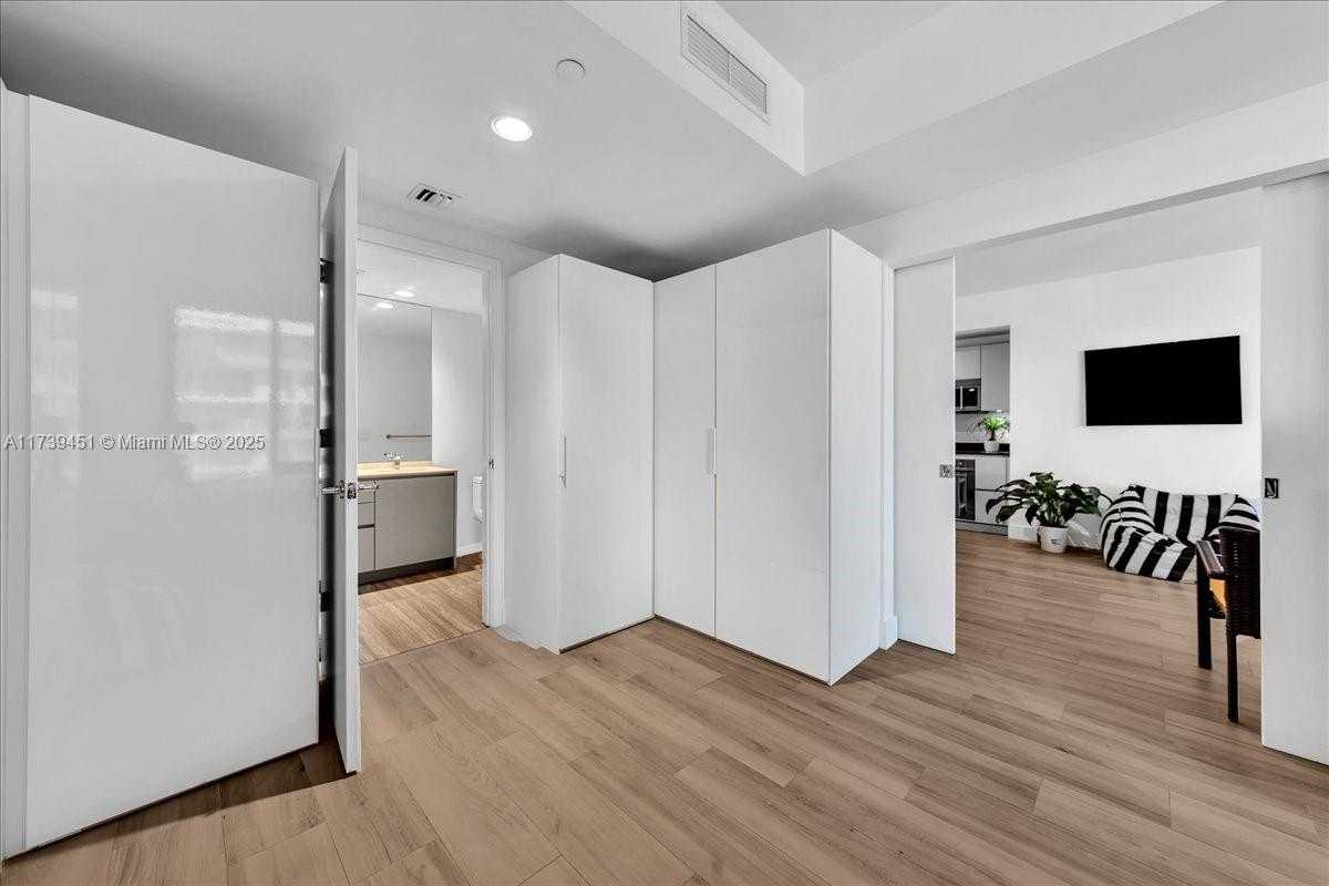 Small Image of 1010 BRICKELL AVE #2208, Miami Number 22