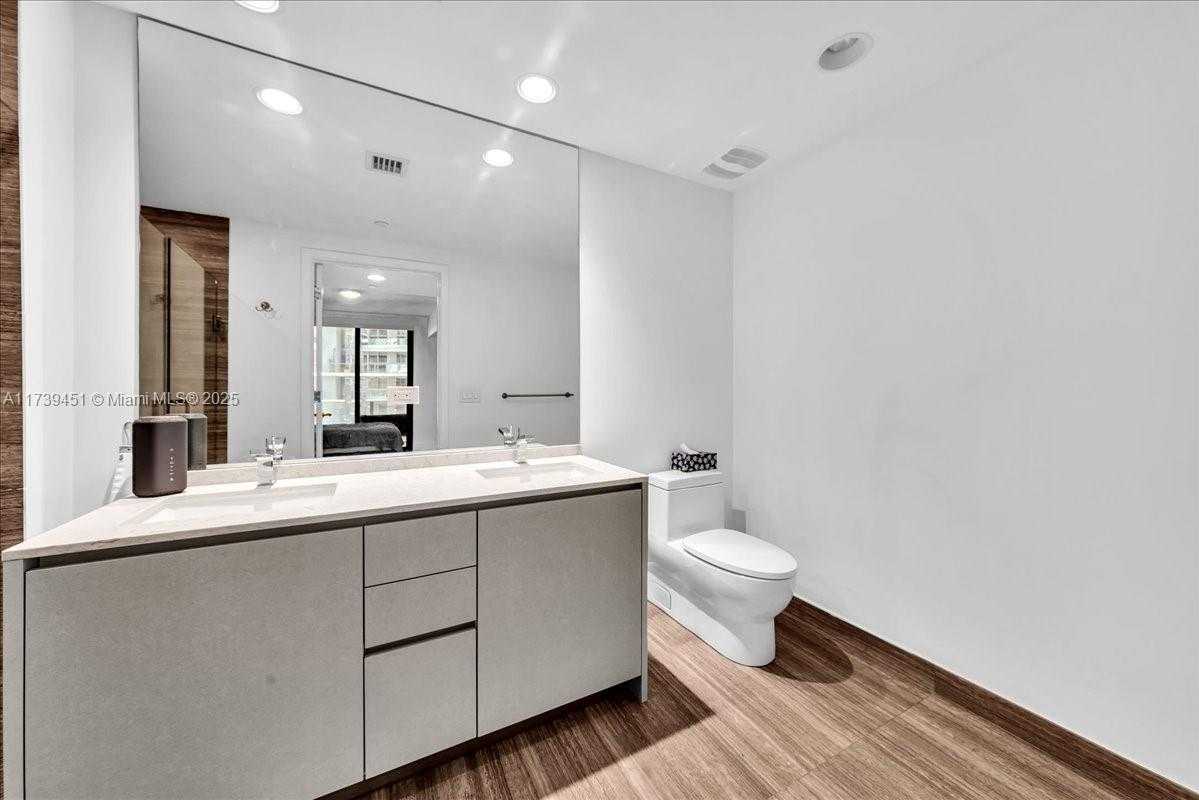 Small Image of 1010 BRICKELL AVE #2208, Miami Number 25