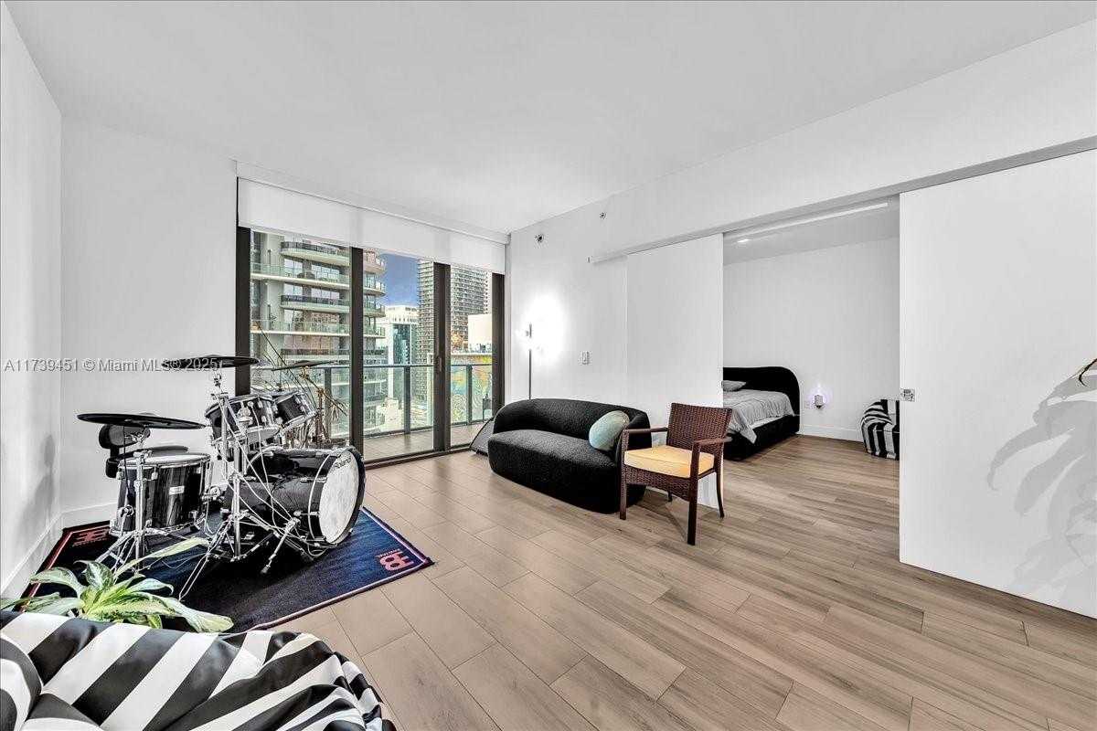 Small Image of 1010 BRICKELL AVE #2208, Miami Number 3