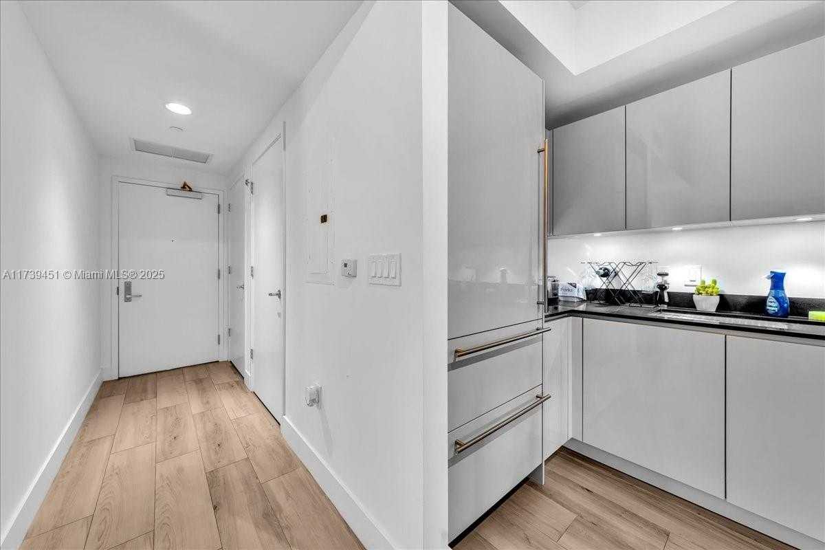 Small Image of 1010 BRICKELL AVE #2208, Miami Number 30
