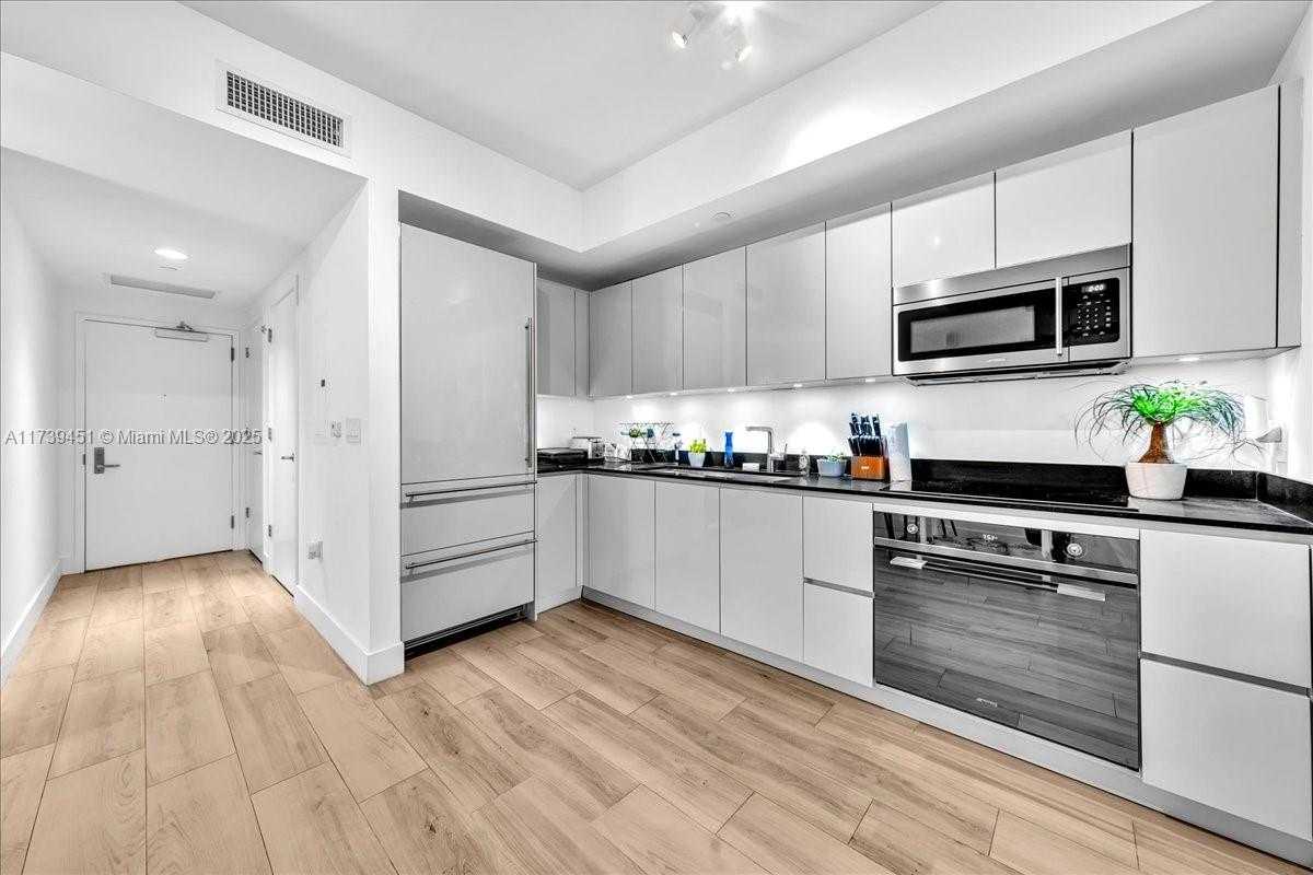 Small Image of 1010 BRICKELL AVE #2208, Miami Number 6