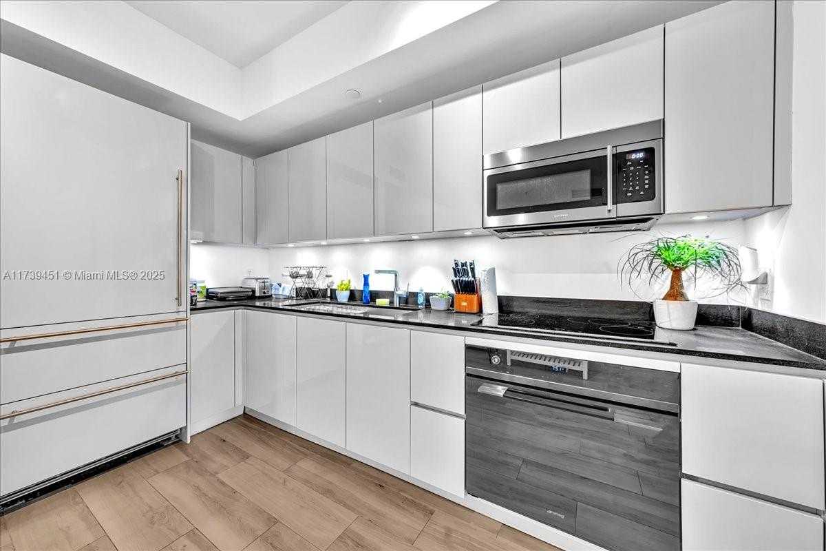 Small Image of 1010 BRICKELL AVE #2208, Miami Number 7