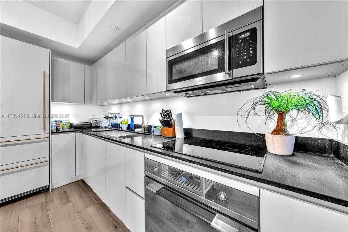 Small Image of 1010 BRICKELL AVE #2208, Miami Number 8