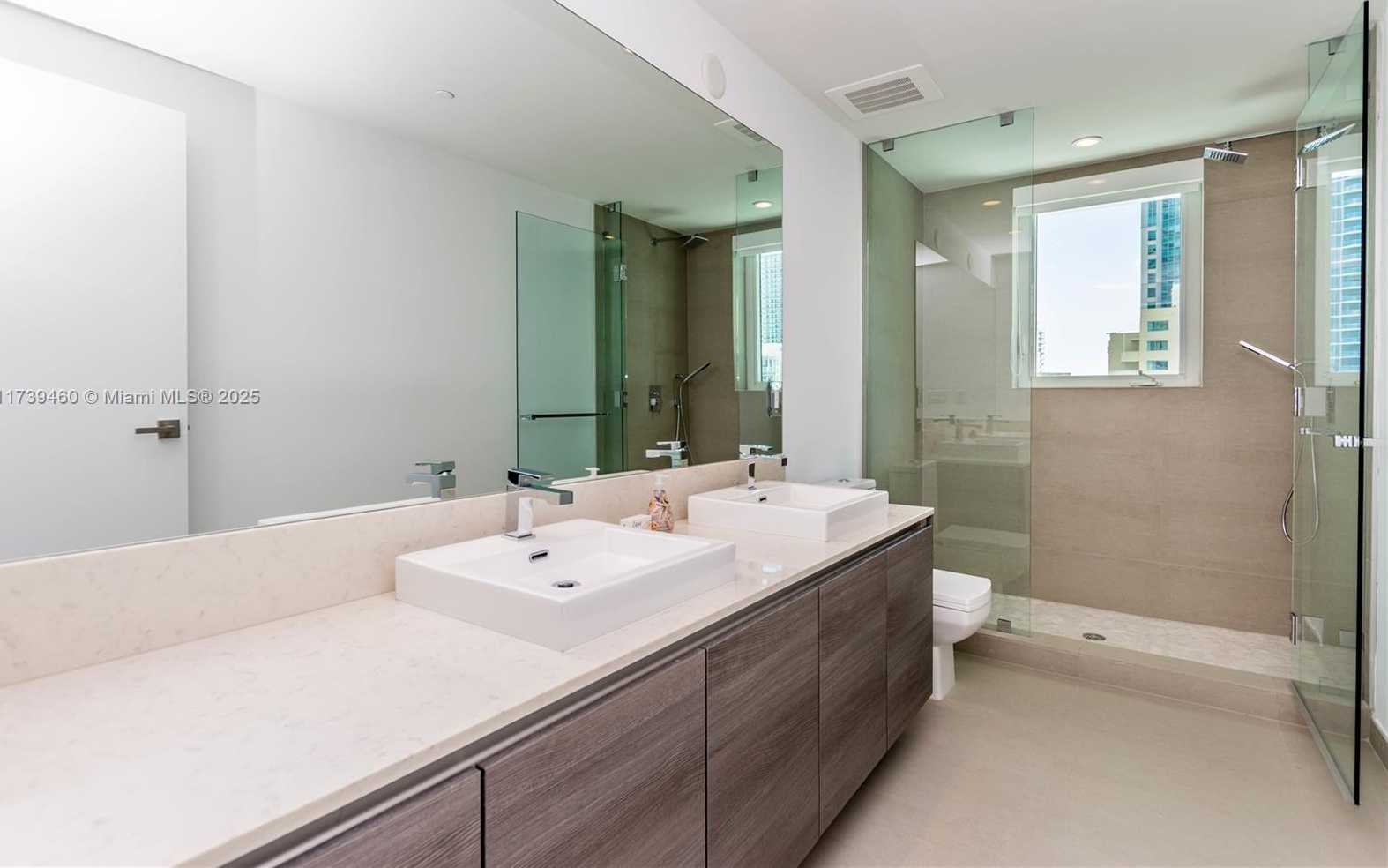 Small Image of 1080 Brickell Ave, Miami, FL 33131, USA Number 12