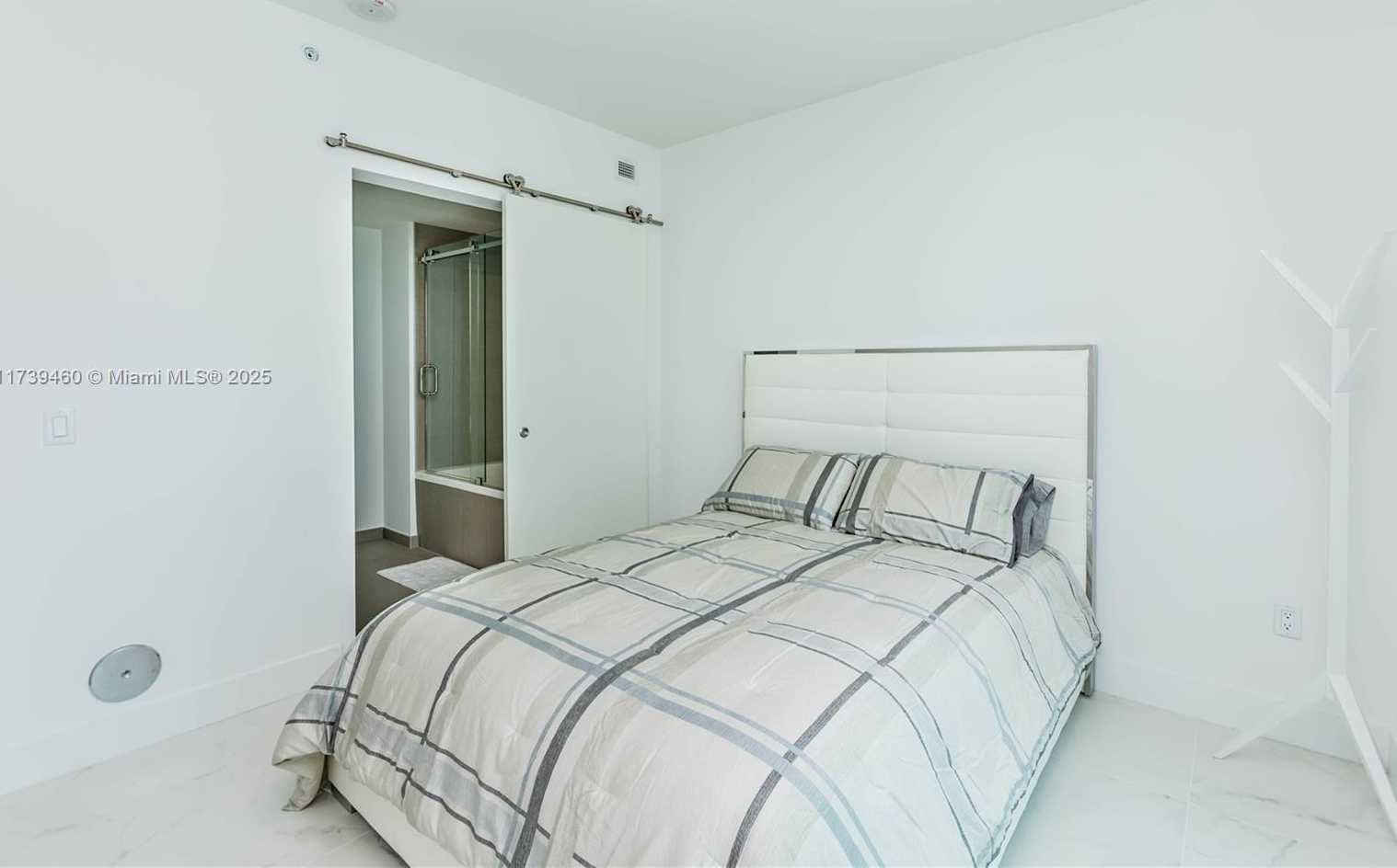 Small Image of 1080 Brickell Ave, Miami, FL 33131, USA Number 13