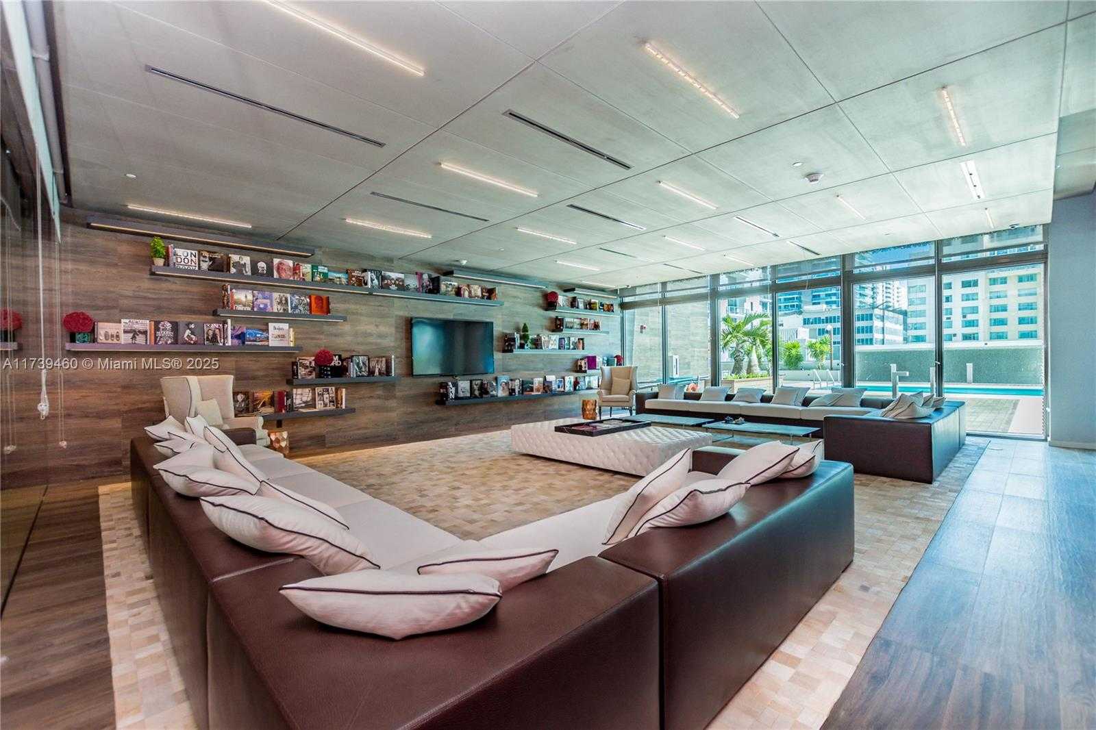 Small Image of 1080 Brickell Ave, Miami, FL 33131, USA Number 21