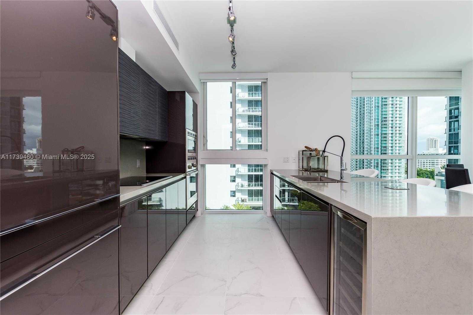 Small Image of 1080 Brickell Ave, Miami, FL 33131, USA Number 4