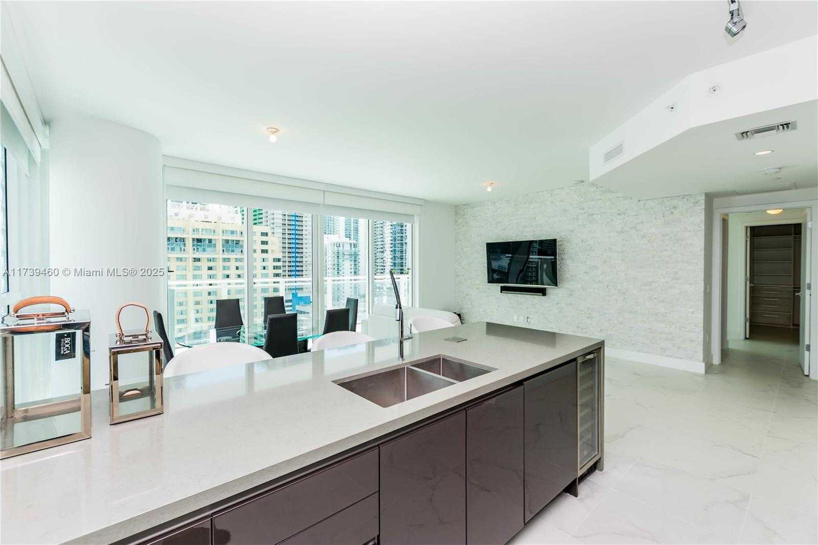 Small Image of 1080 Brickell Ave, Miami, FL 33131, USA Number 5