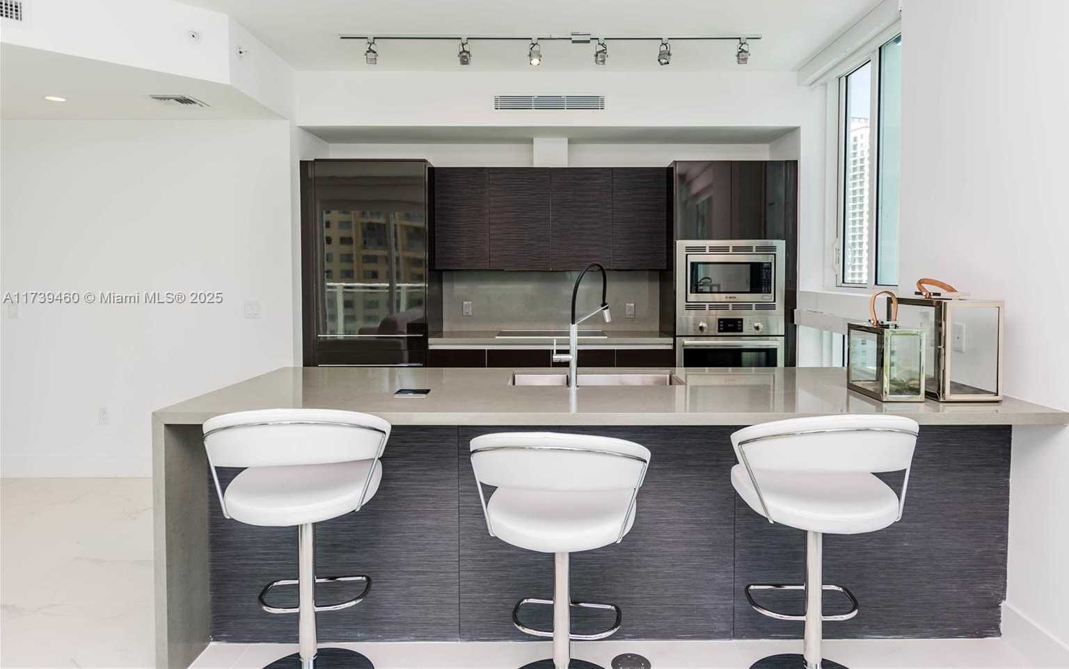 Small Image of 1080 Brickell Ave, Miami, FL 33131, USA Number 7