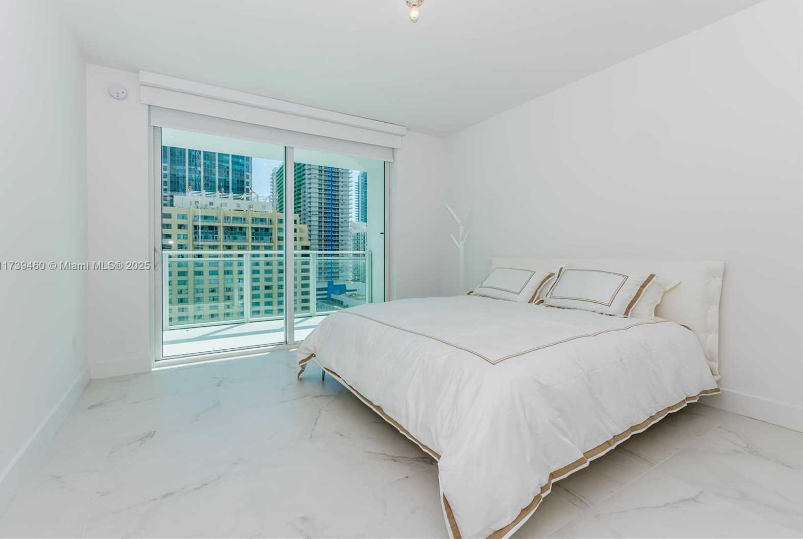 Small Image of 1080 Brickell Ave, Miami, FL 33131, USA Number 9