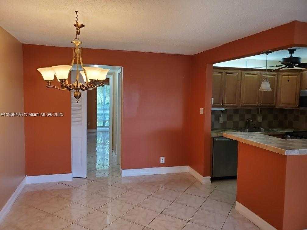 Small Image of 275 WINDSOR L #275, West Palm Beach Number 6