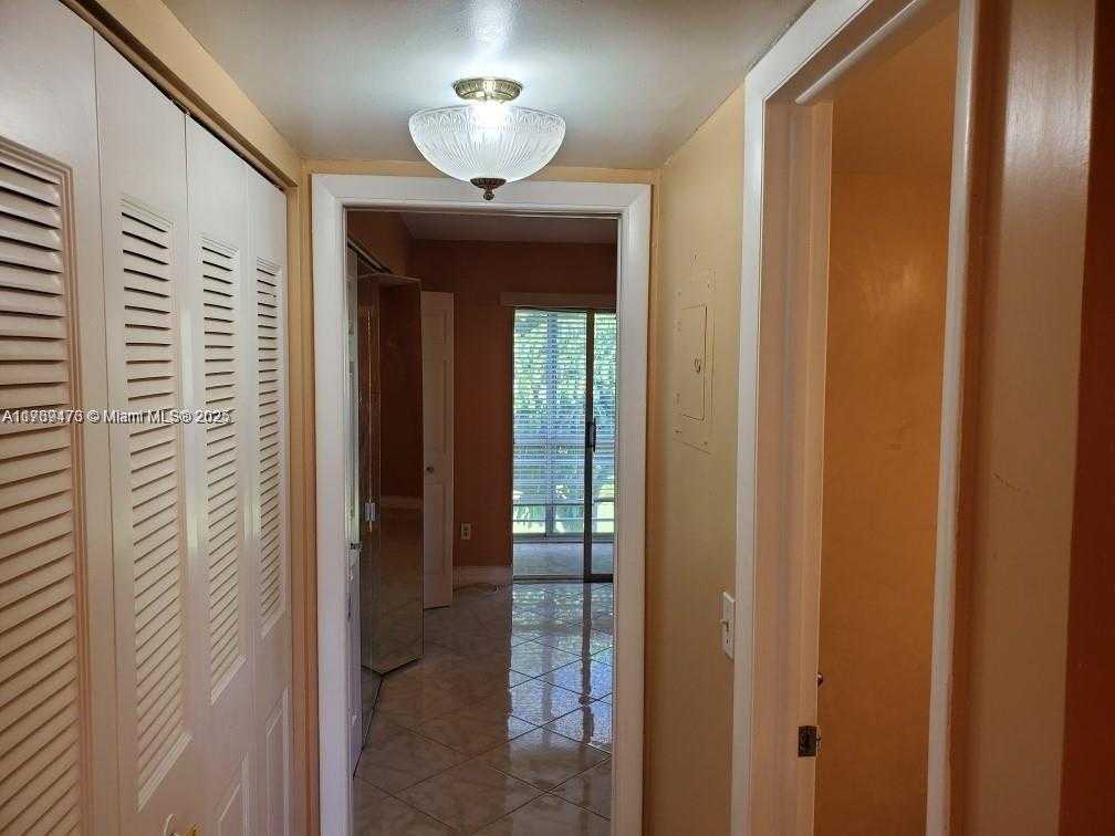 Small Image of 275 WINDSOR L #275, West Palm Beach Number 8