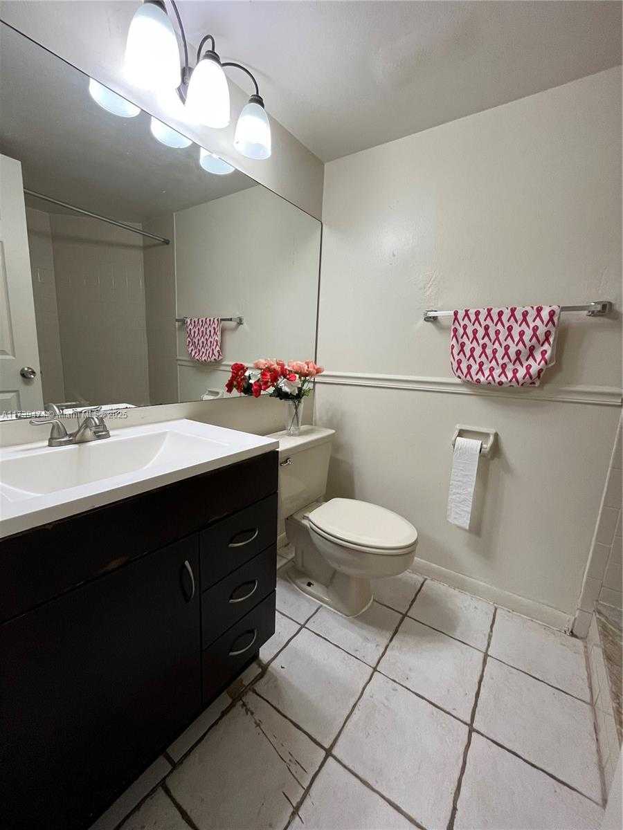Small Image of 210 LAKE POINTE DR #107, Oakland Park Number 10