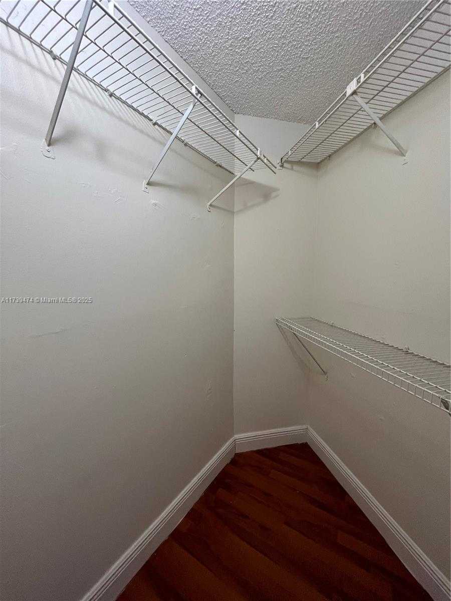 Small Image of 210 LAKE POINTE DR #107, Oakland Park Number 13