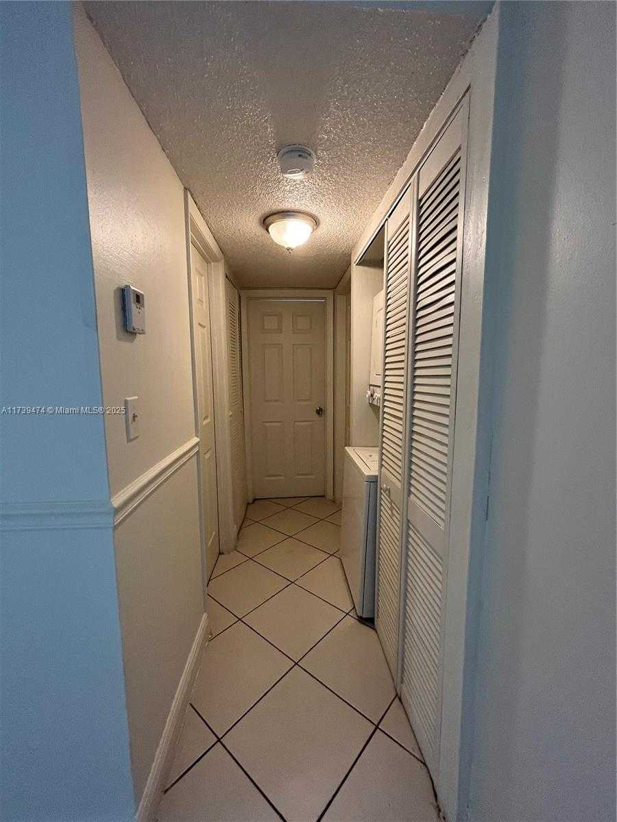 Small Image of 210 LAKE POINTE DR #107, Oakland Park Number 15
