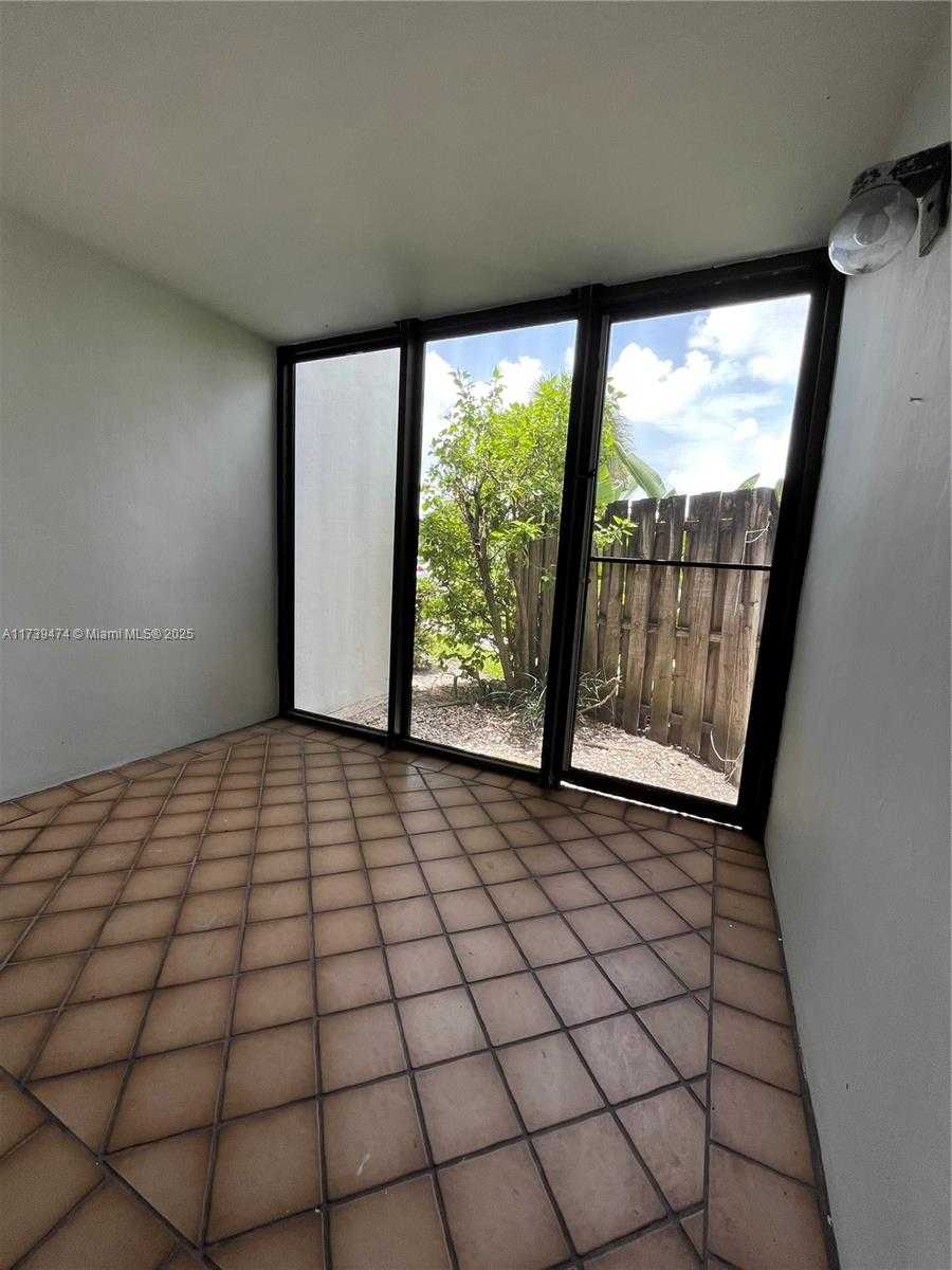 Small Image of 210 LAKE POINTE DR #107, Oakland Park Number 18
