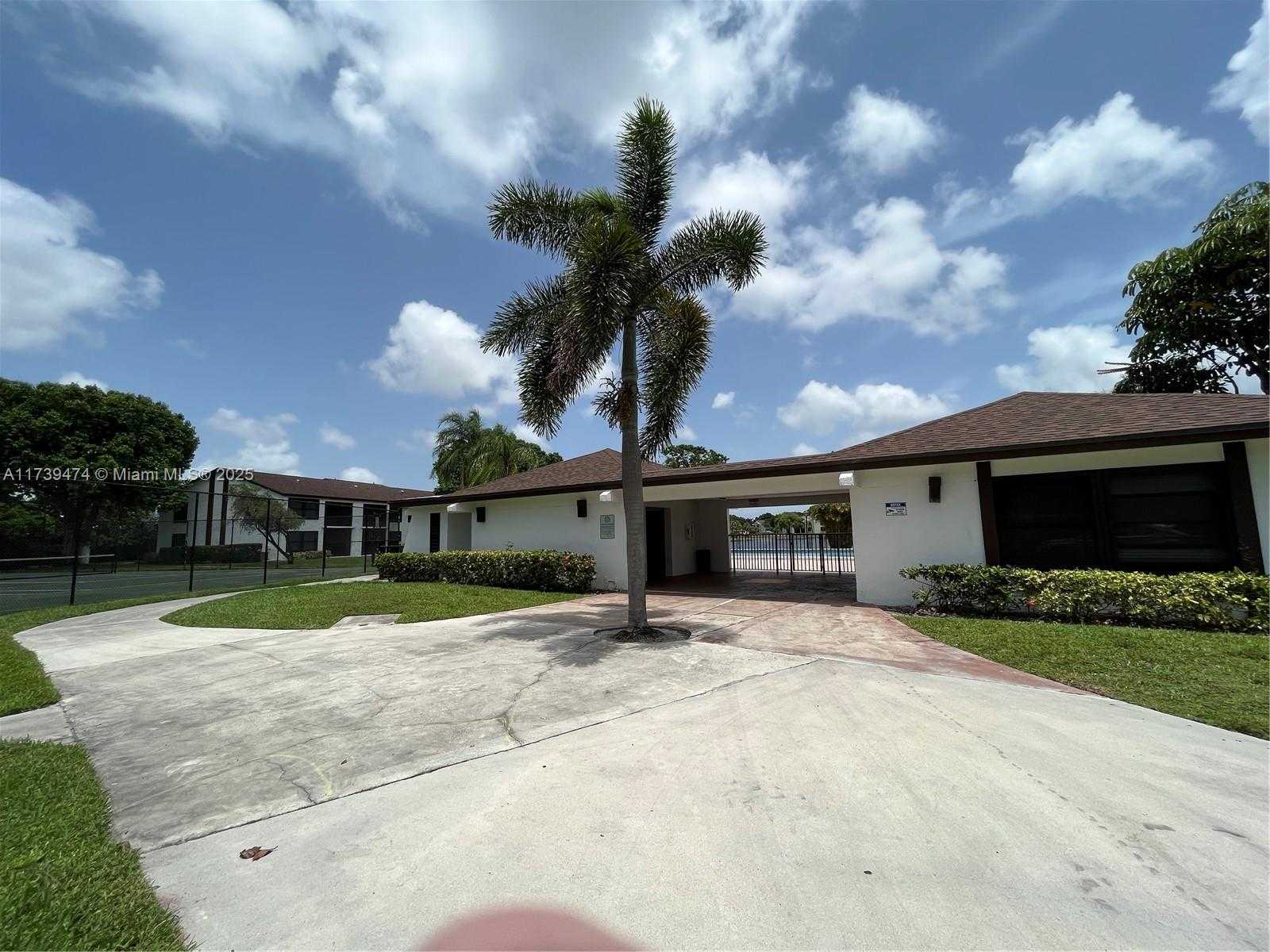 Small Image of 210 LAKE POINTE DR #107, Oakland Park Number 20