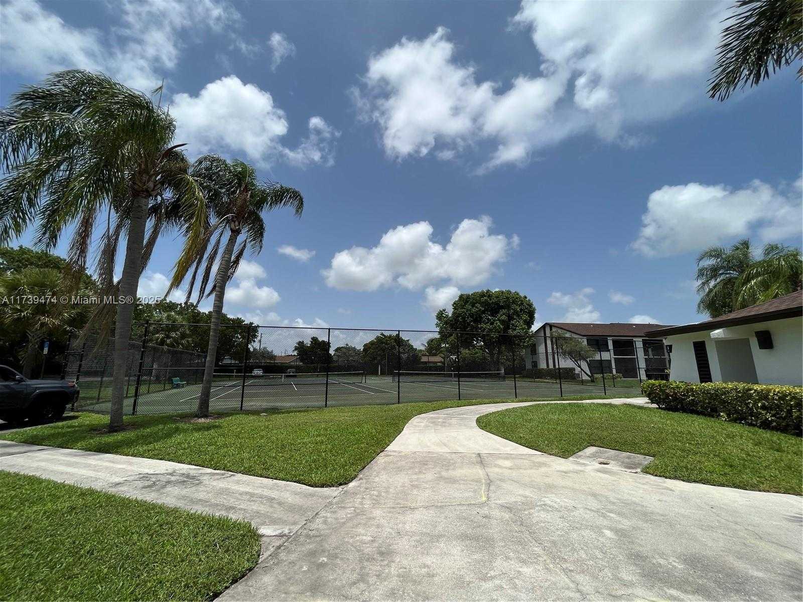 Small Image of 210 LAKE POINTE DR #107, Oakland Park Number 21