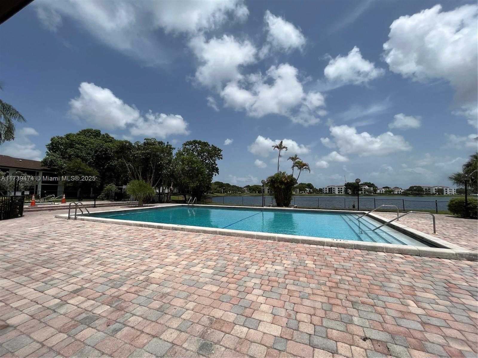 Small Image of 210 LAKE POINTE DR #107, Oakland Park Number 22