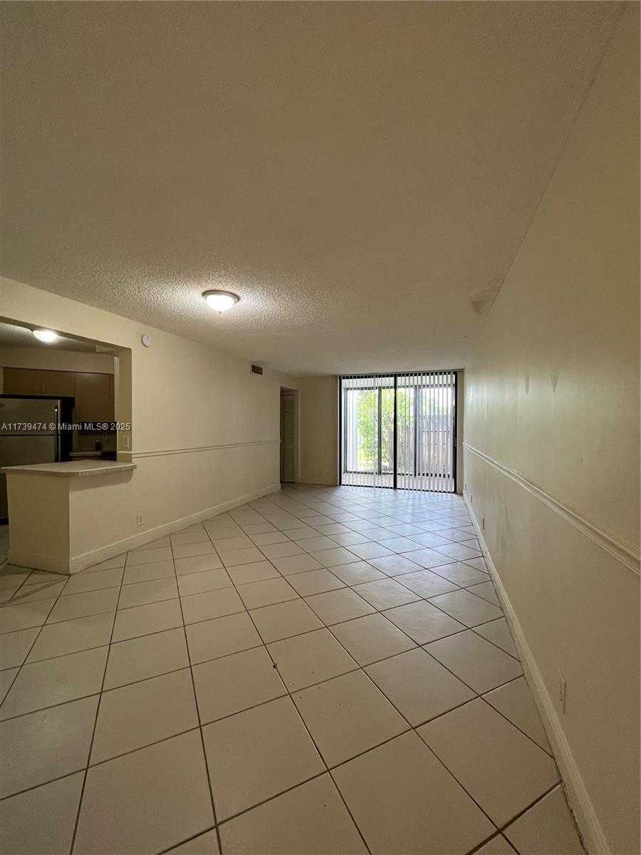 Small Image of 210 LAKE POINTE DR #107, Oakland Park Number 4