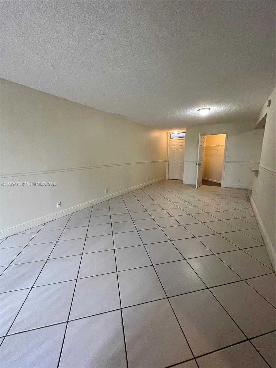 Small Image of 210 LAKE POINTE DR #107, Oakland Park Number 5