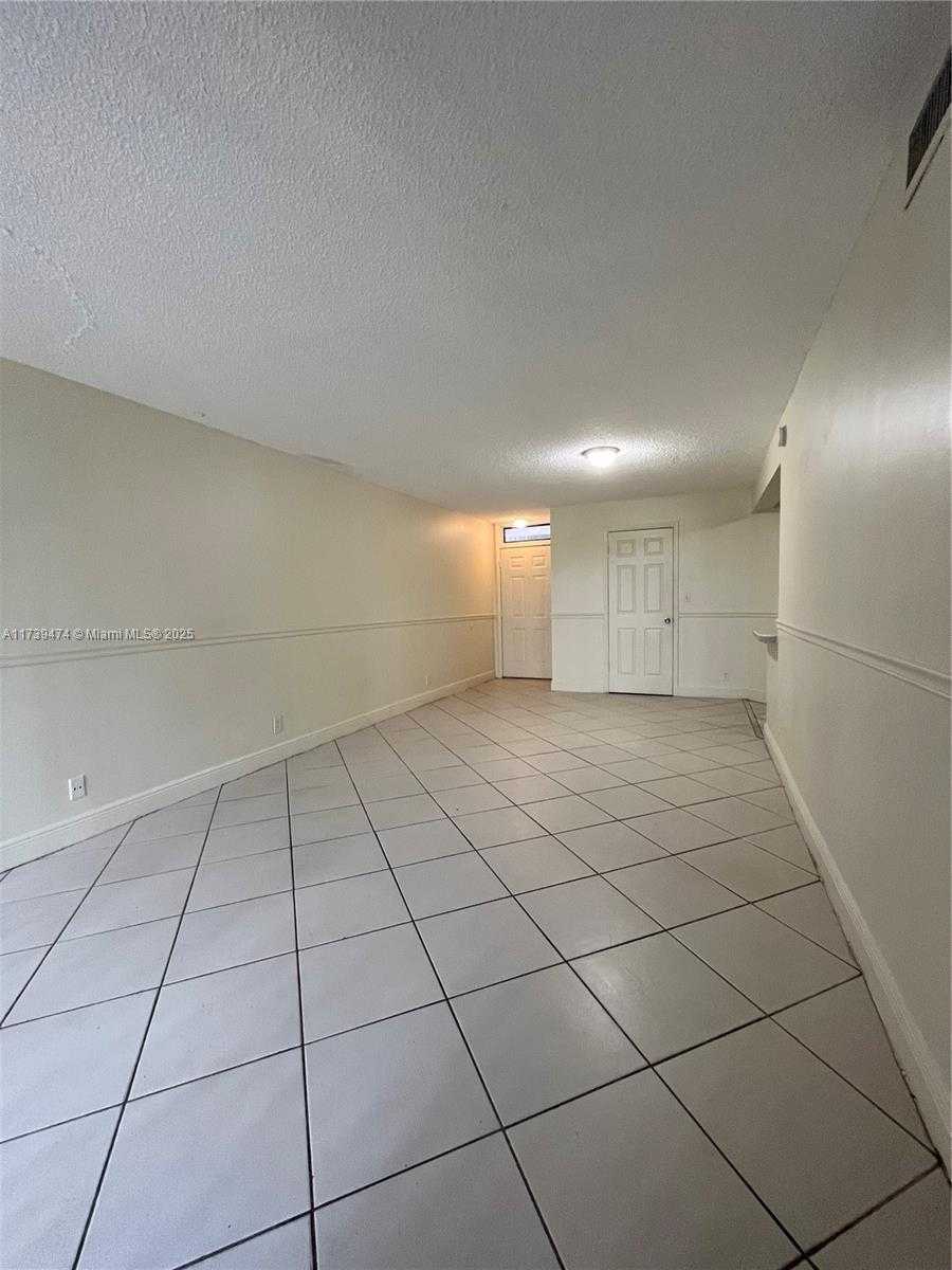 Small Image of 210 LAKE POINTE DR #107, Oakland Park Number 6