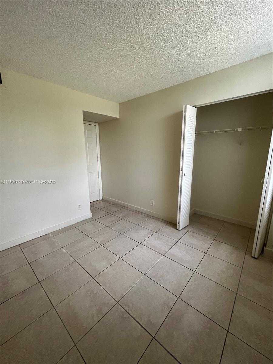 Small Image of 210 LAKE POINTE DR #107, Oakland Park Number 8