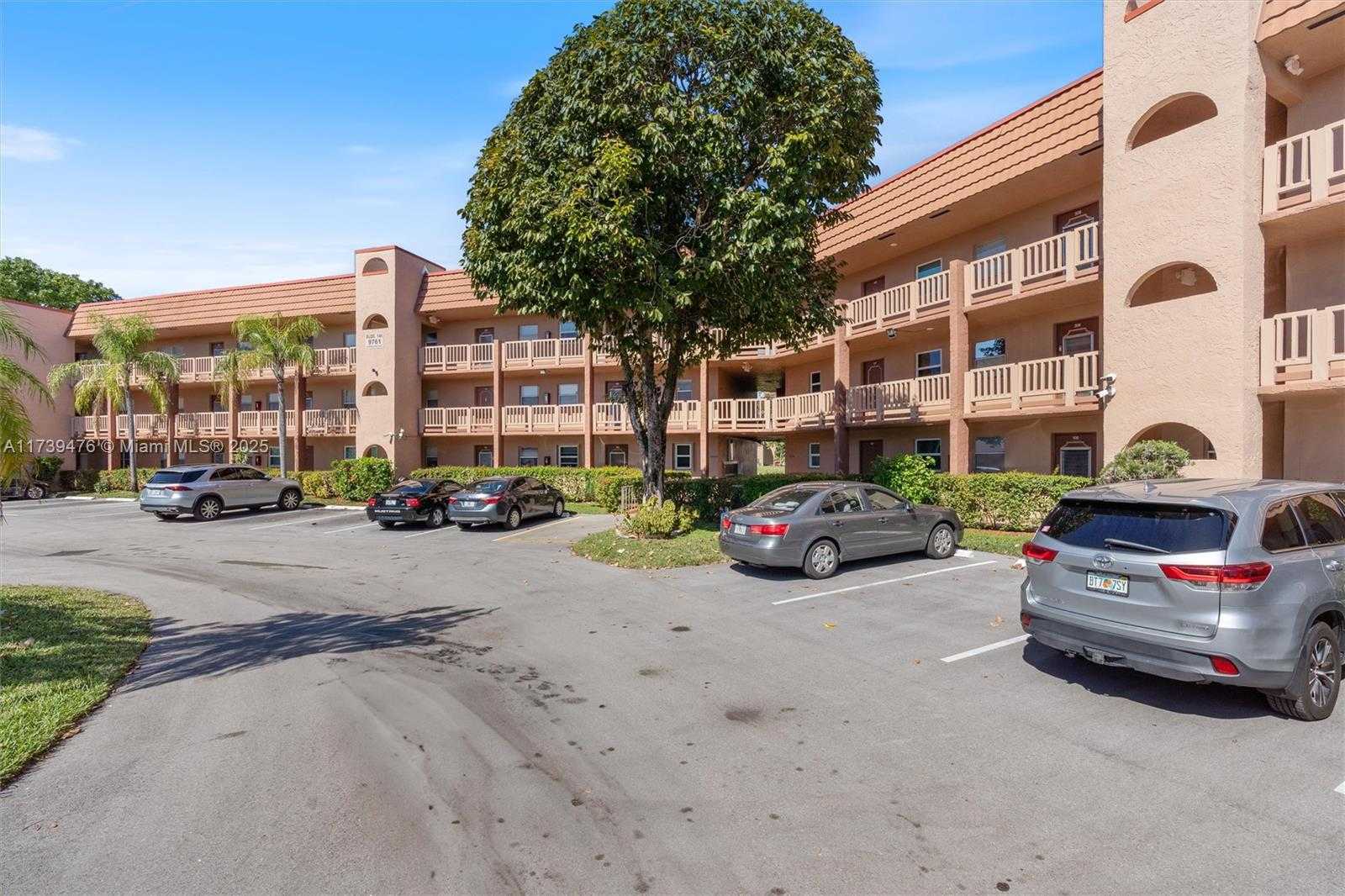 Small Image of 9761 SUNRISE LAKES BLVD #107, Sunrise Number 12