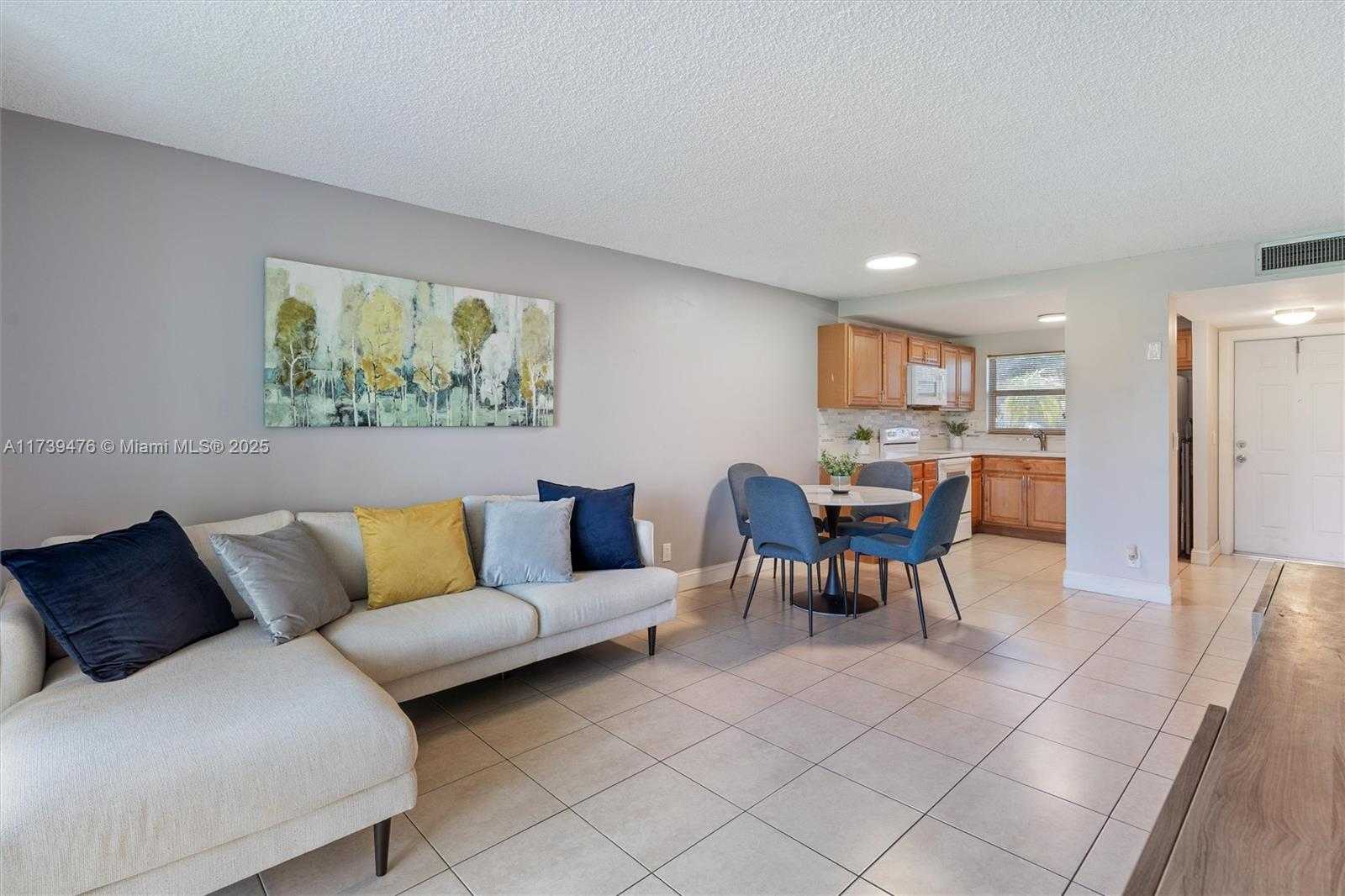 Small Image of 9761 SUNRISE LAKES BLVD #107, Sunrise Number 2