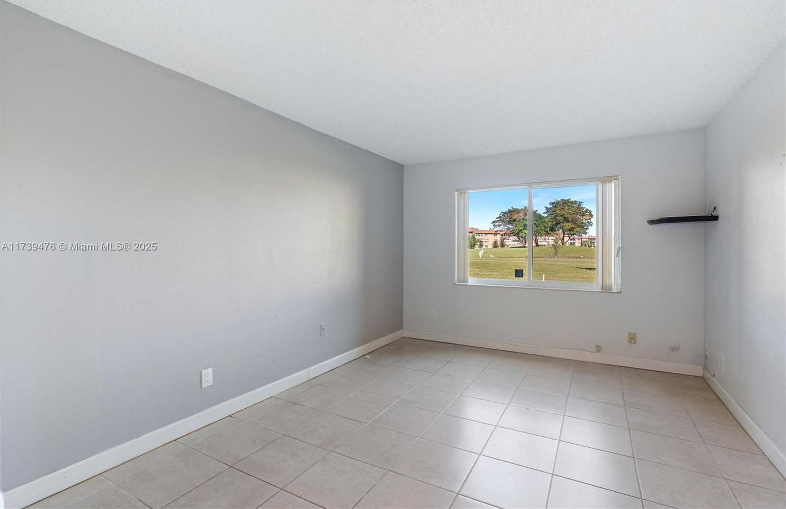 Small Image of 9761 SUNRISE LAKES BLVD #107, Sunrise Number 7