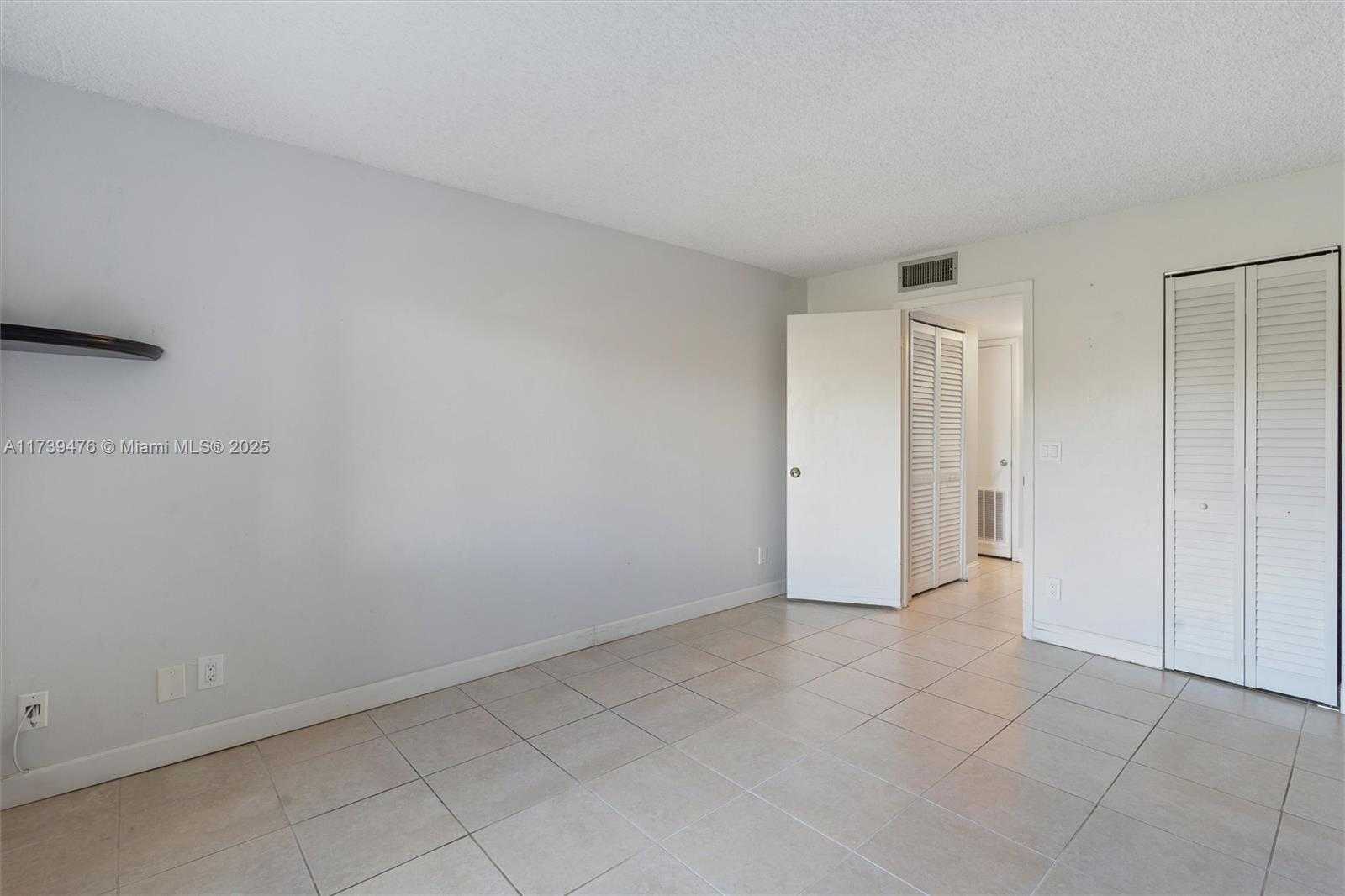 Small Image of 9761 SUNRISE LAKES BLVD #107, Sunrise Number 8
